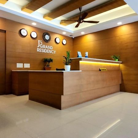 Js Grand Residency Hotel Palakkad Exterior photo